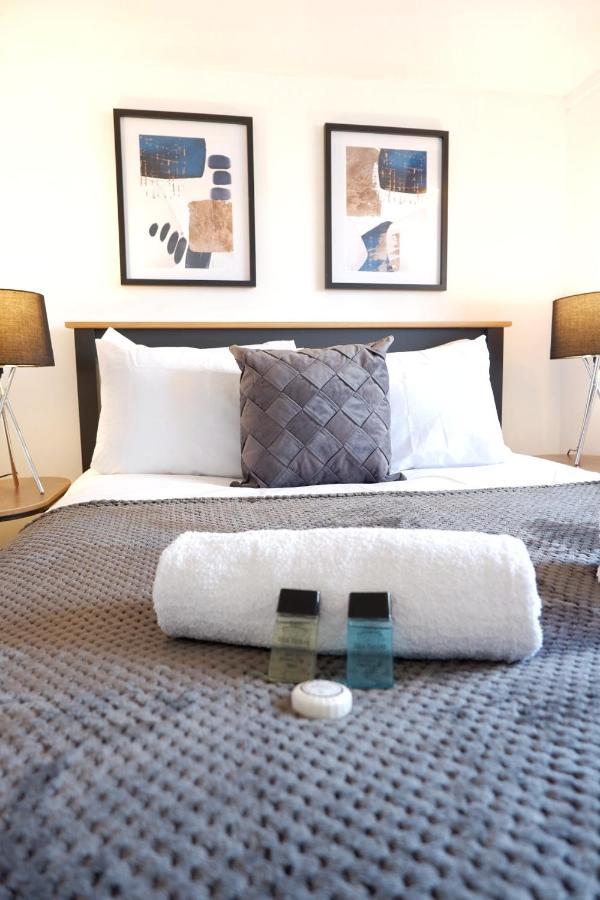 Comfortable And Cozy 4-Bedroom House Near The Hospital Cambridge  Bagian luar foto