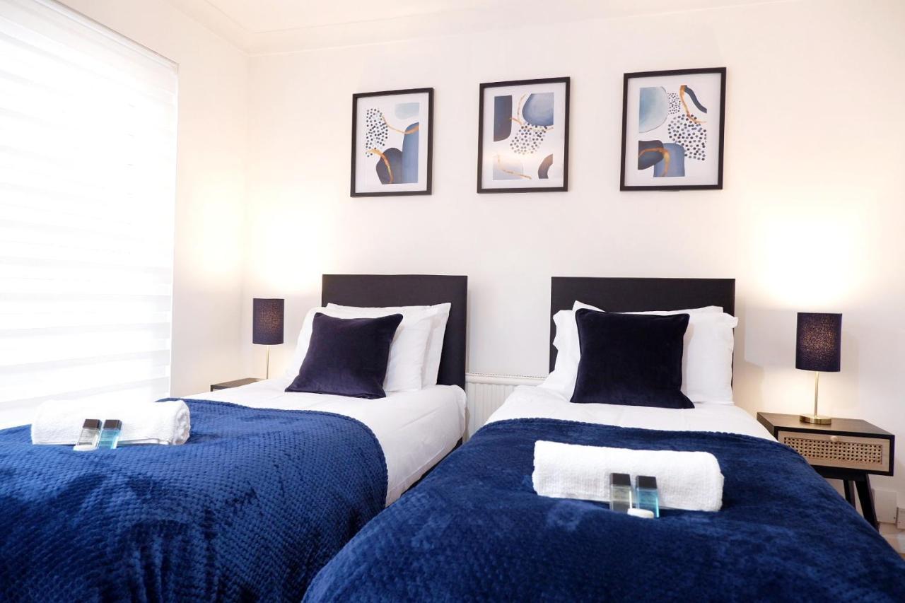 Comfortable And Cozy 4-Bedroom House Near The Hospital Cambridge  Bagian luar foto