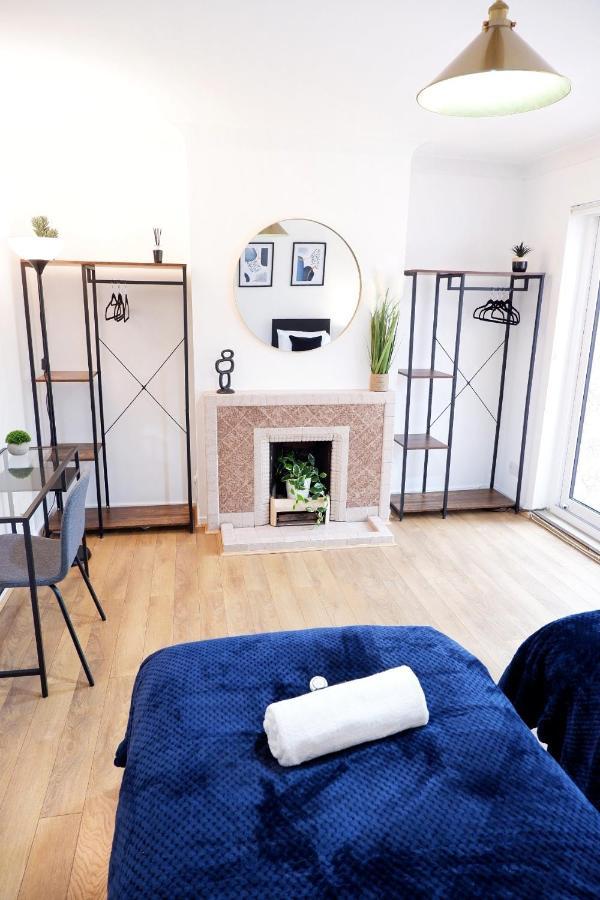 Comfortable And Cozy 4-Bedroom House Near The Hospital Cambridge  Bagian luar foto