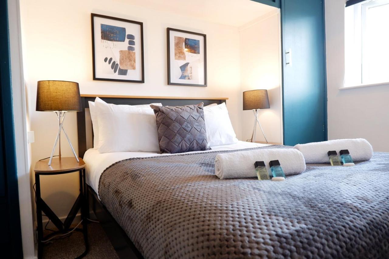 Comfortable And Cozy 4-Bedroom House Near The Hospital Cambridge  Bagian luar foto