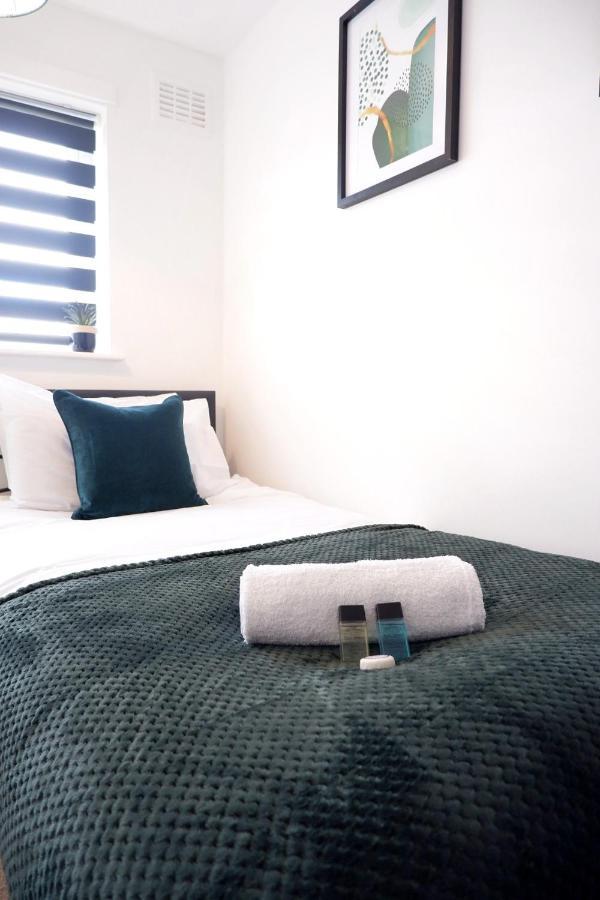 Comfortable And Cozy 4-Bedroom House Near The Hospital Cambridge  Bagian luar foto