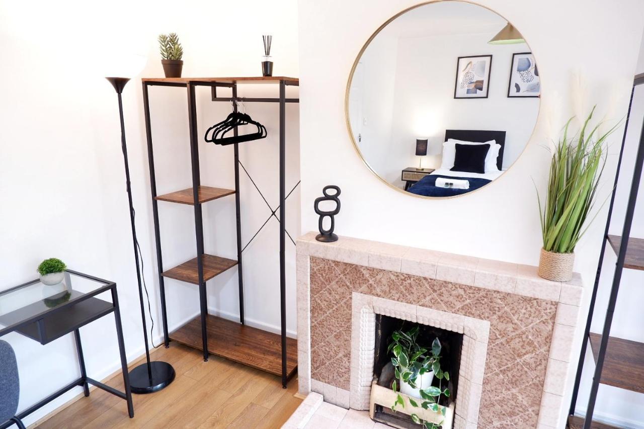 Comfortable And Cozy 4-Bedroom House Near The Hospital Cambridge  Bagian luar foto