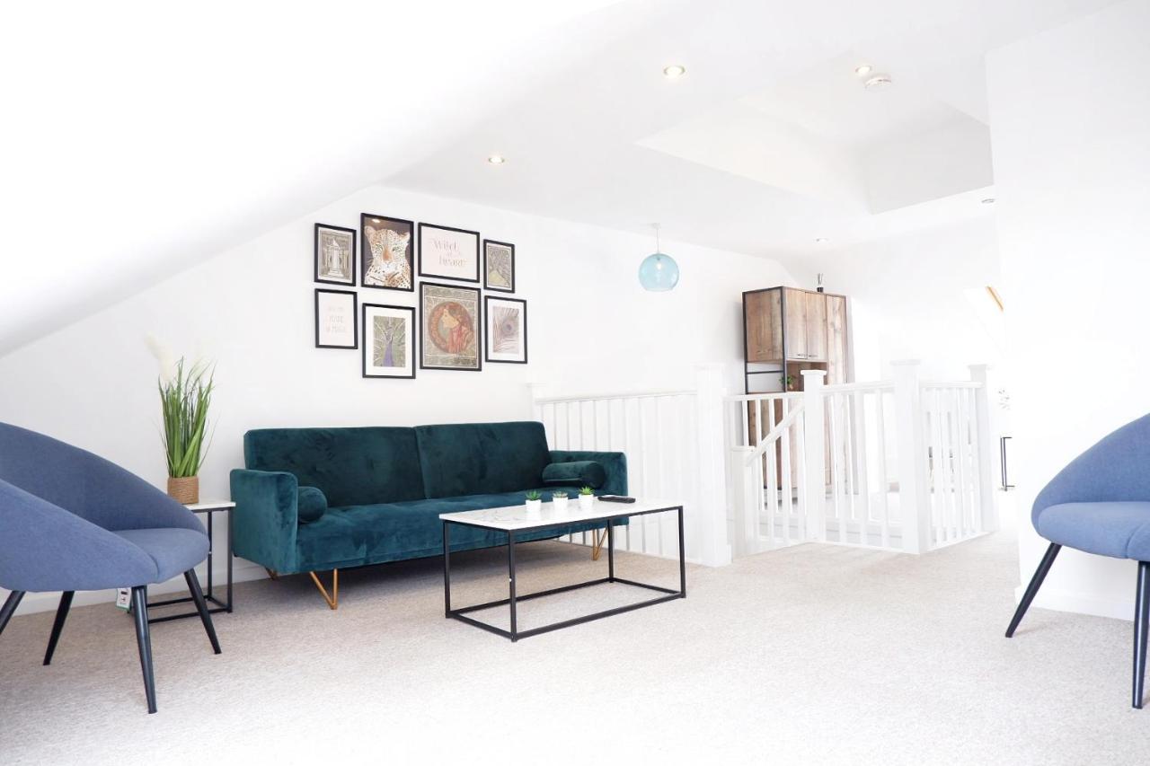 Comfortable And Cozy 4-Bedroom House Near The Hospital Cambridge  Bagian luar foto