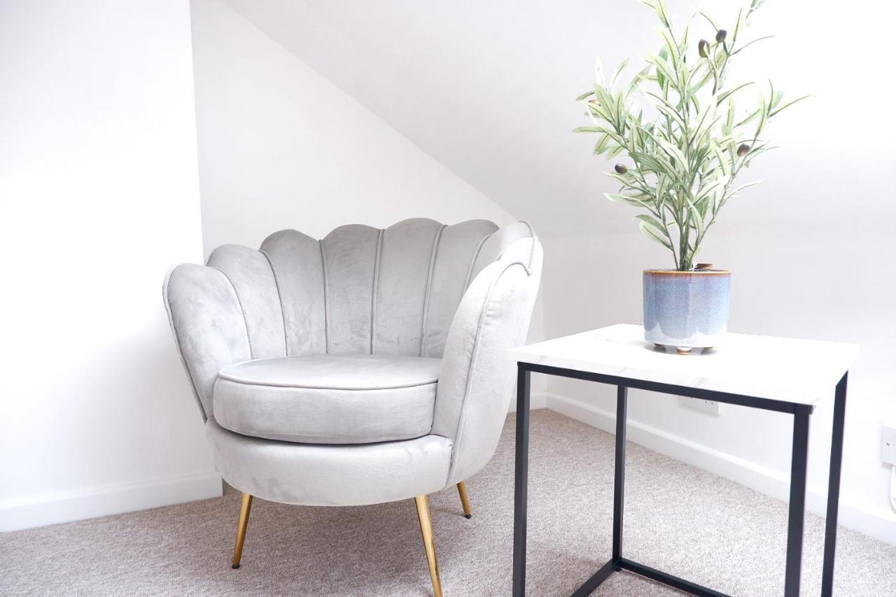 Comfortable And Cozy 4-Bedroom House Near The Hospital Cambridge  Bagian luar foto