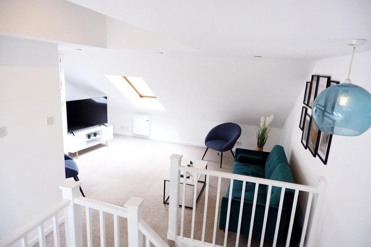 Comfortable And Cozy 4-Bedroom House Near The Hospital Cambridge  Bagian luar foto
